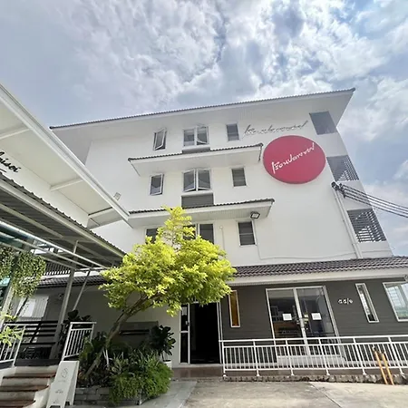 Ruan Plaisoi Apartment